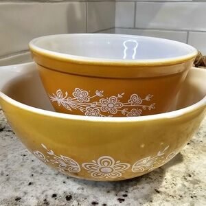 PYREX Butterfly Gold Cinderella Floral Mixing Bowls Set Two